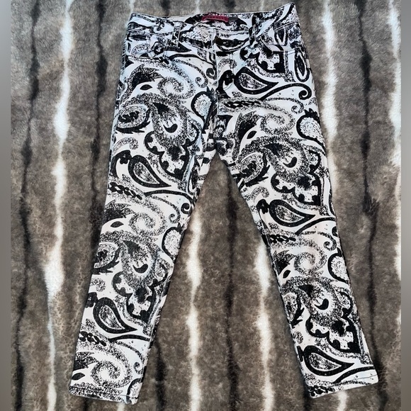 Alice + Olivia Pants - Alice + Olivia Black and White Paisley Ankle Pants Sz 4